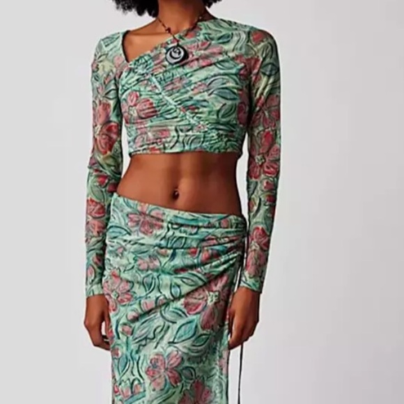 Free People Tops - Free People cropped long sleeve super nova top